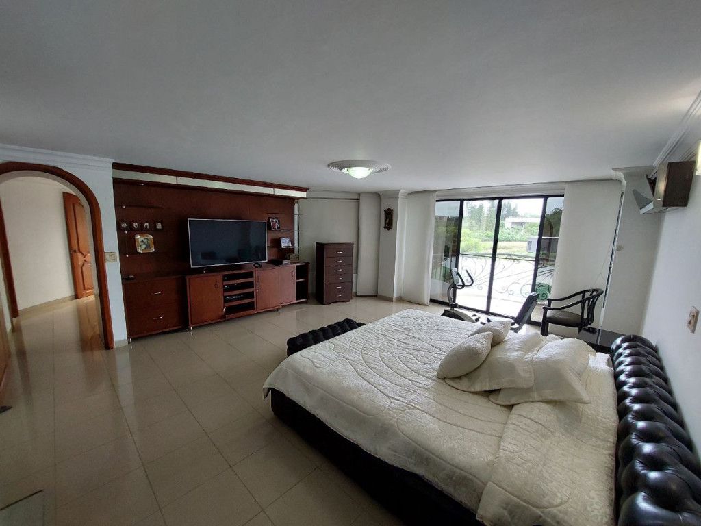Casa en arriendo Valle Del Cauca Cali Urbanización Ciudad Jardín 1600 m2 Habitaciones 7 Baños 9 Garajes 8 Precio $13000000