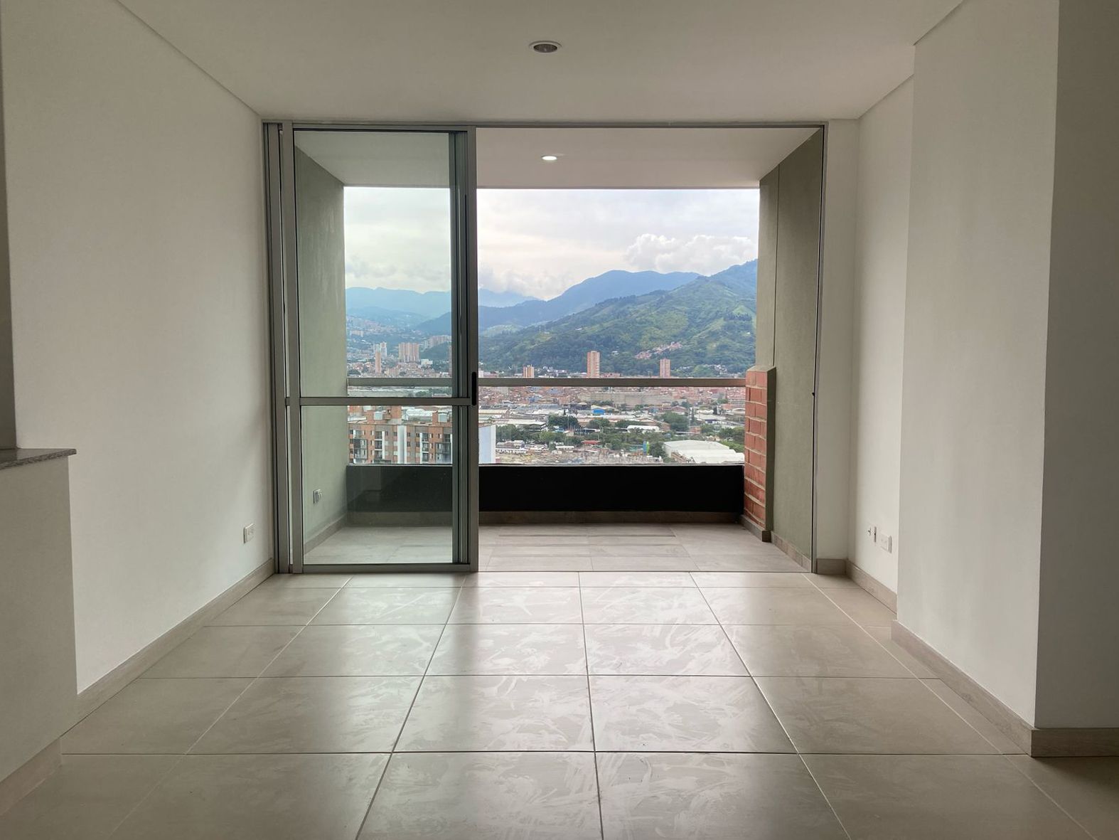 Apartamento en arriendo Antioquia Sabaneta La Florida 70 m2 Habitaciones 3 Baños 2 Garajes 2 Precio $3000000