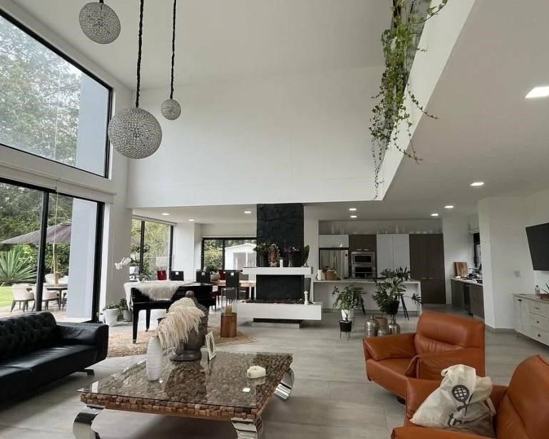 Casa en arriendo o venta Antioquia Rionegro Barrio Obrero 900 m2 Habitaciones 6 Baños 6 Garajes 2 Precio venta $5550000000 Precio arriendo $27700000