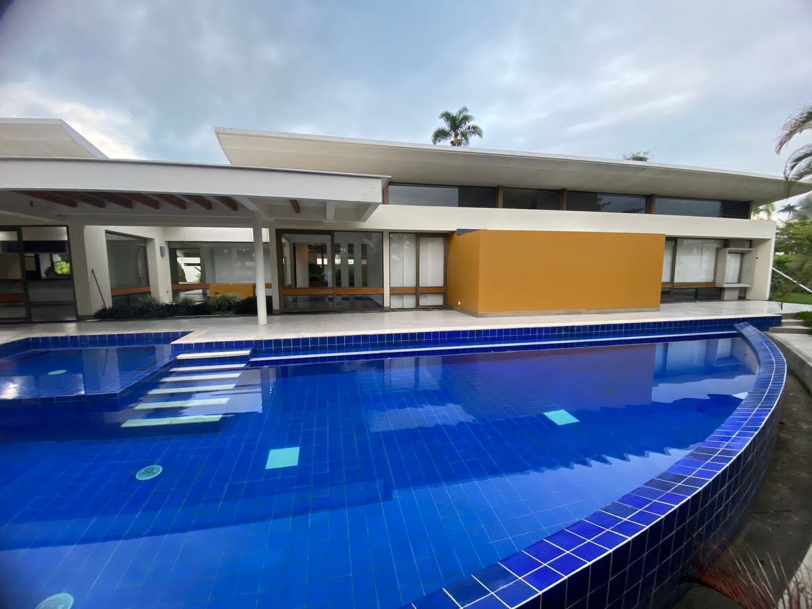 Casa en arriendo Risaralda Pereira Br San Fernando 340 m2 Habitaciones 5 Baños 6 Garajes 4 Precio $7250000