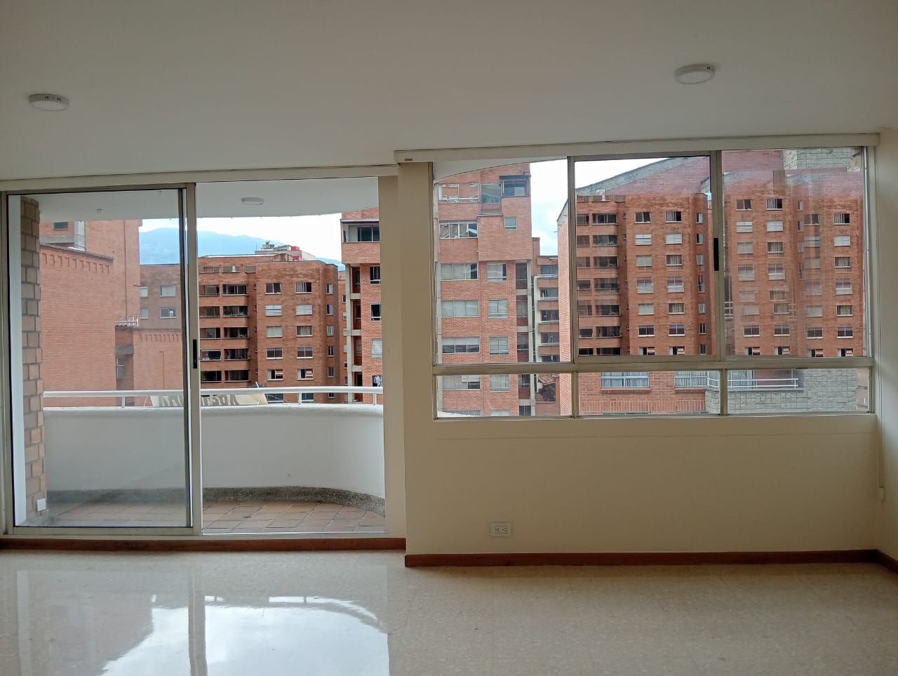 Apartamento en arriendo Antioquia Medellín Los Conquistadores 120 m2 Habitaciones 3 Baños 3 Garajes 1 Precio $3400000