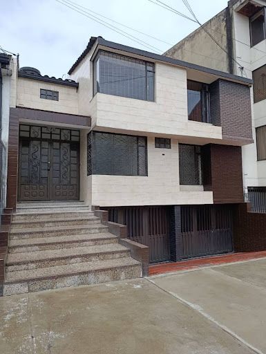 Casa en venta Cundinamarca Bogotá Quinta Paredes 480 m2 Habitaciones 10 Baños 9 Garajes 3 Precio $2800000000