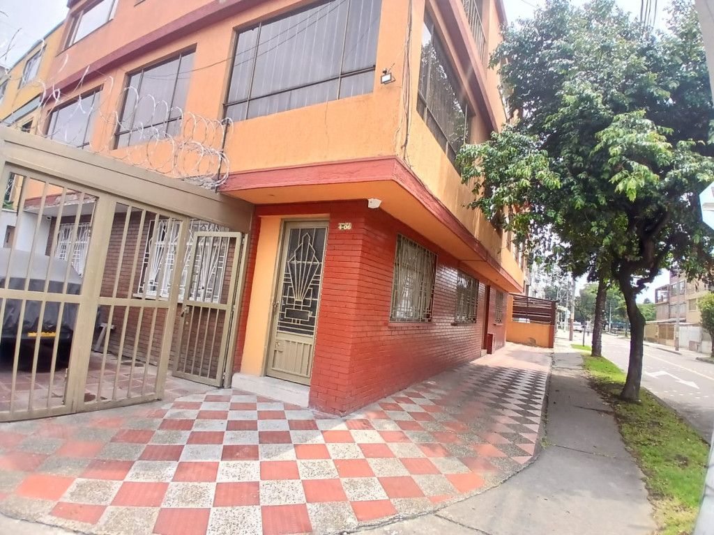 Casa en venta Cundinamarca Bogotá Barcelona 513 m2 Habitaciones 13 Baños 8 Garajes 2 Precio $1250000000