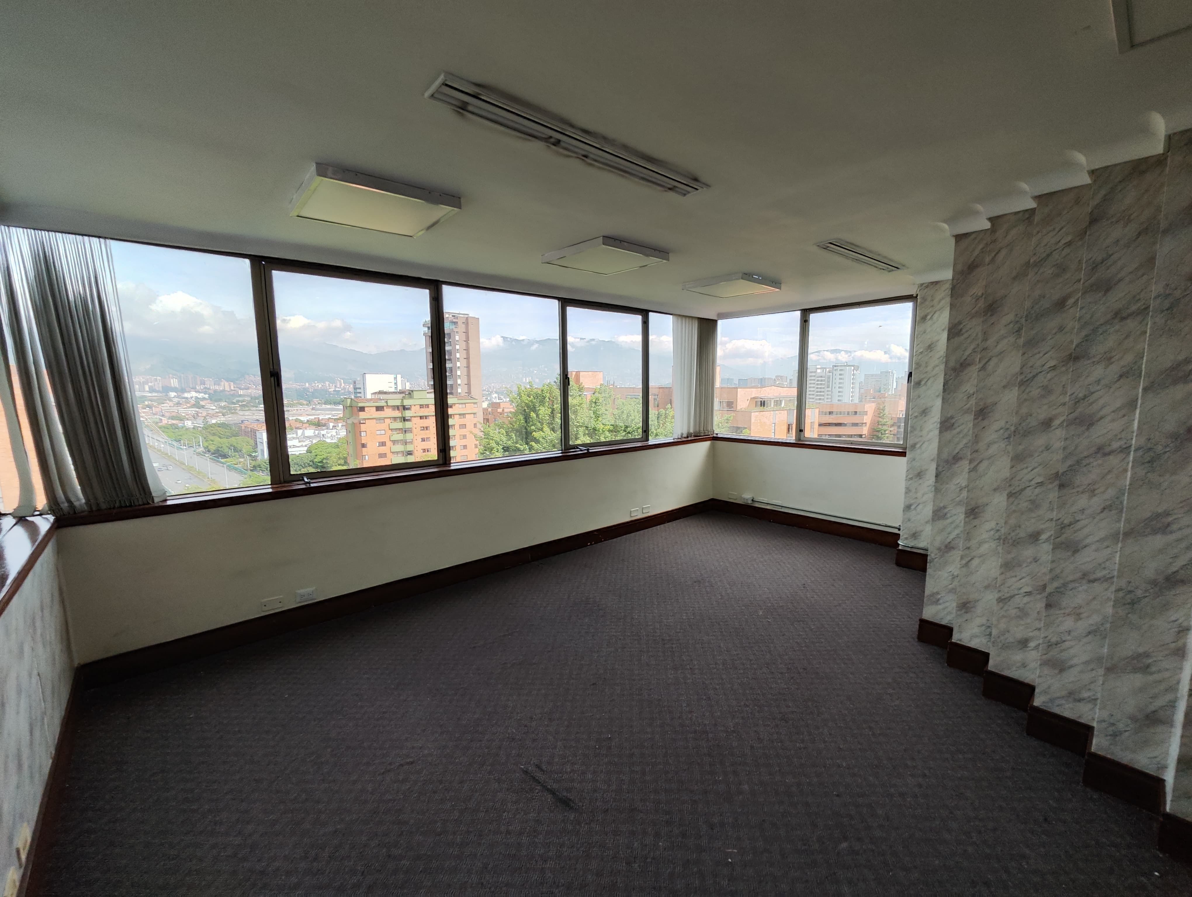 Oficina en arriendo Antioquia Medellín Alejandria 173 m2 Habitaciones 0 Baños 4 Garajes 4 Precio $18000000