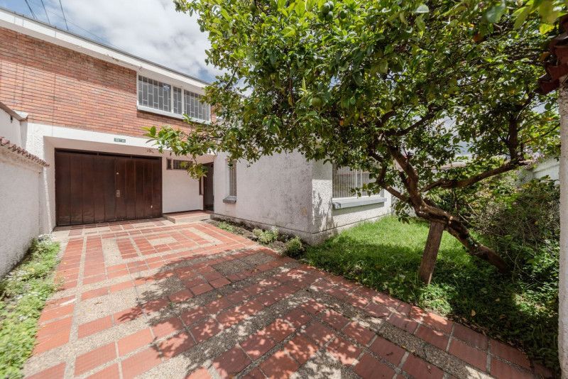 Casa en venta Cundinamarca Bogotá Estoril 248 m2 Habitaciones 4 Baños 4 Garajes 3 Precio $1500000000