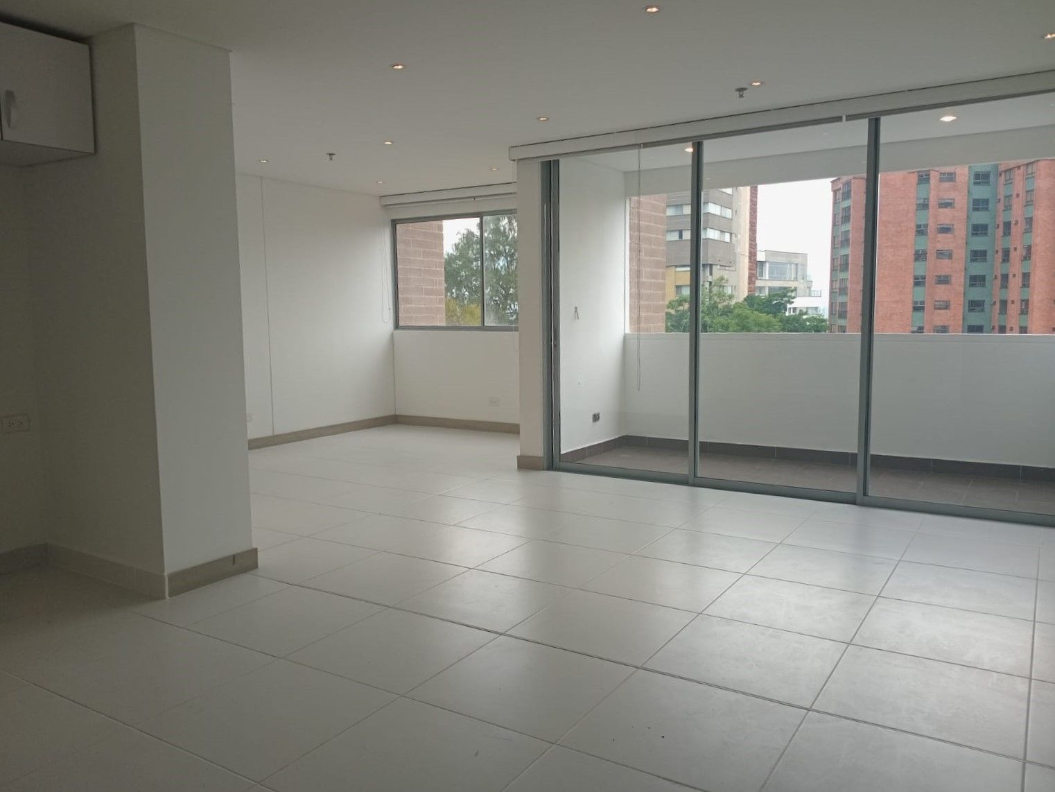 Apartamento en arriendo Antioquia Medellín Castropol 90 m2 Habitaciones 2 Baños 3 Garajes 2 Precio $4800000