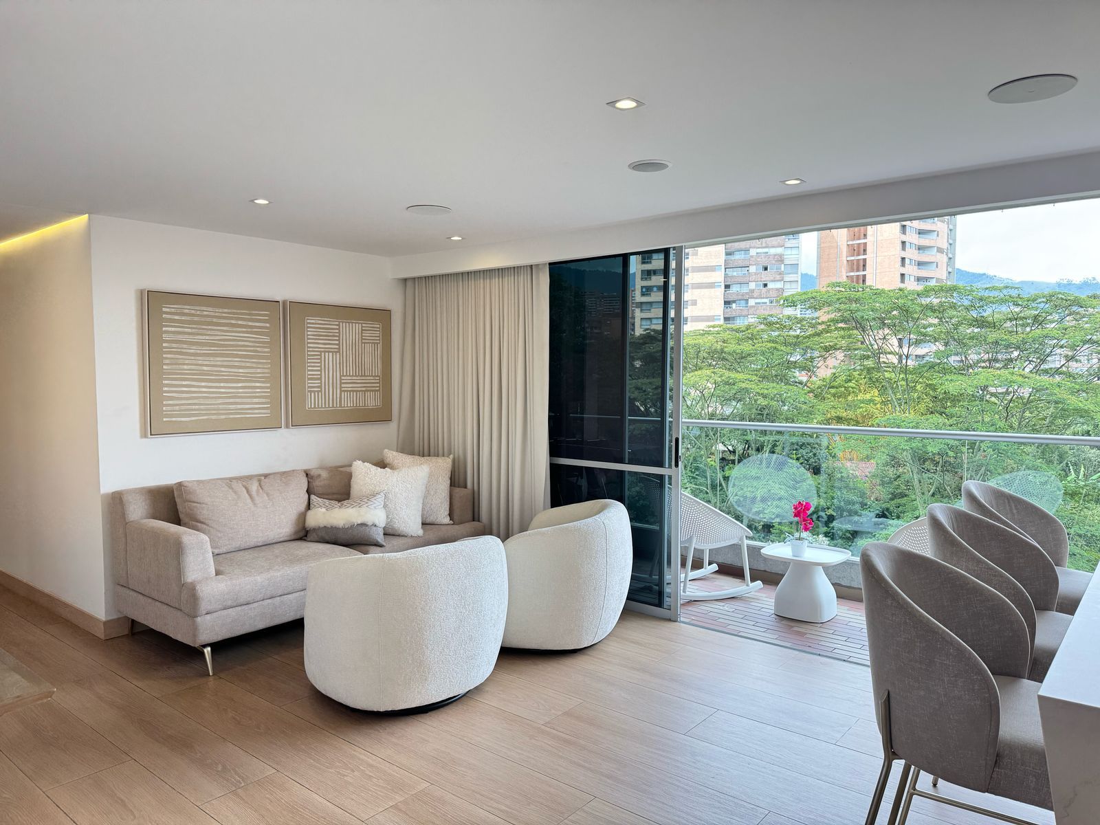 Apartamento en venta Antioquia Envigado El Esmeraldal 98 m2 Habitaciones 3 Baños 3 Garajes 2 Precio $810000000