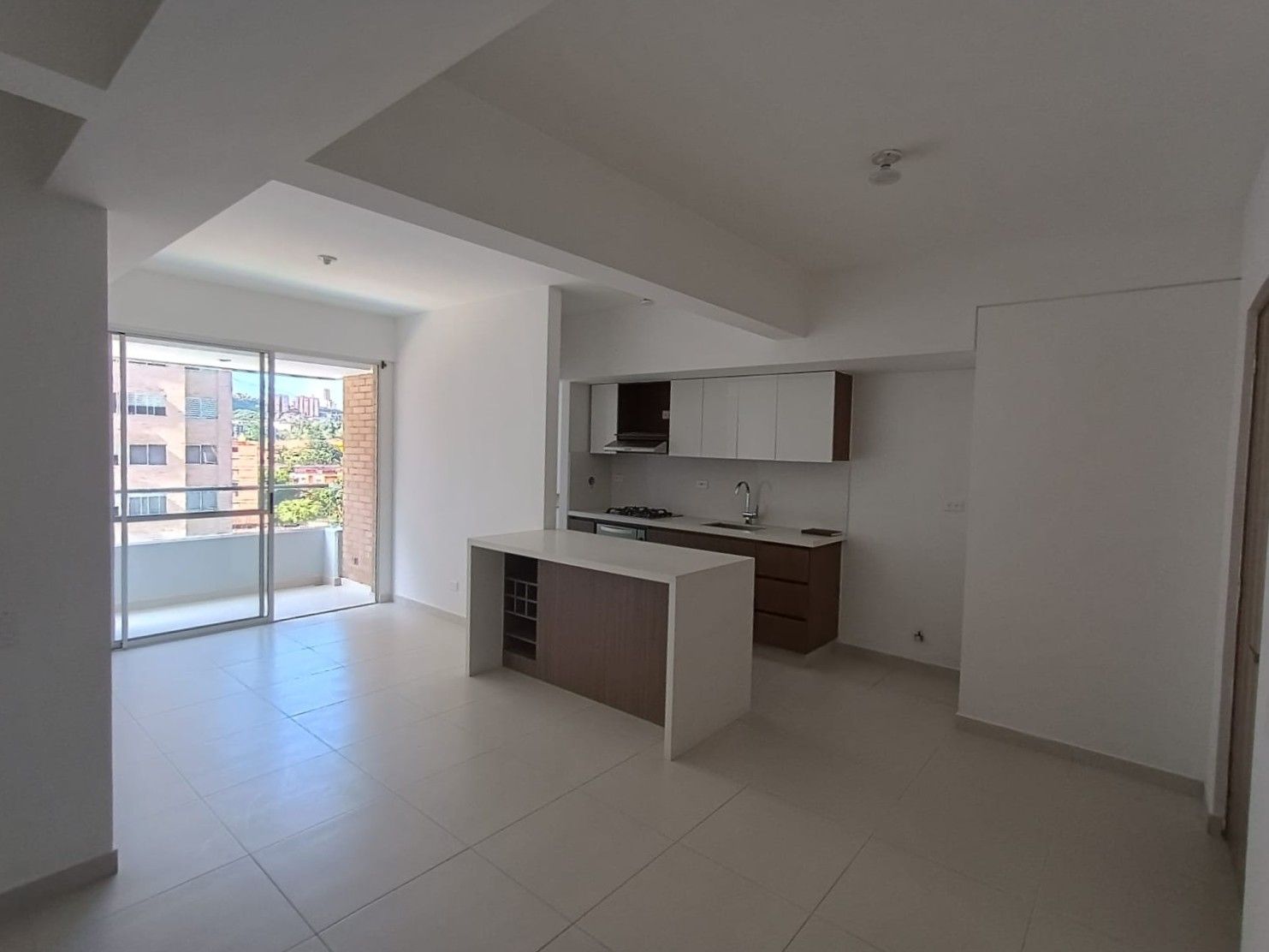 Apartamento en arriendo Antioquia Medellín Ferreni 86 m2 Habitaciones 3 Baños 2 Garajes 1 Precio $3800000