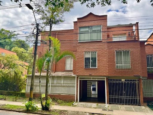 Casa en venta Antioquia Envigado El Embrujo 210 m2 Habitaciones 4 Baños 4 Garajes 1 Precio $950000000