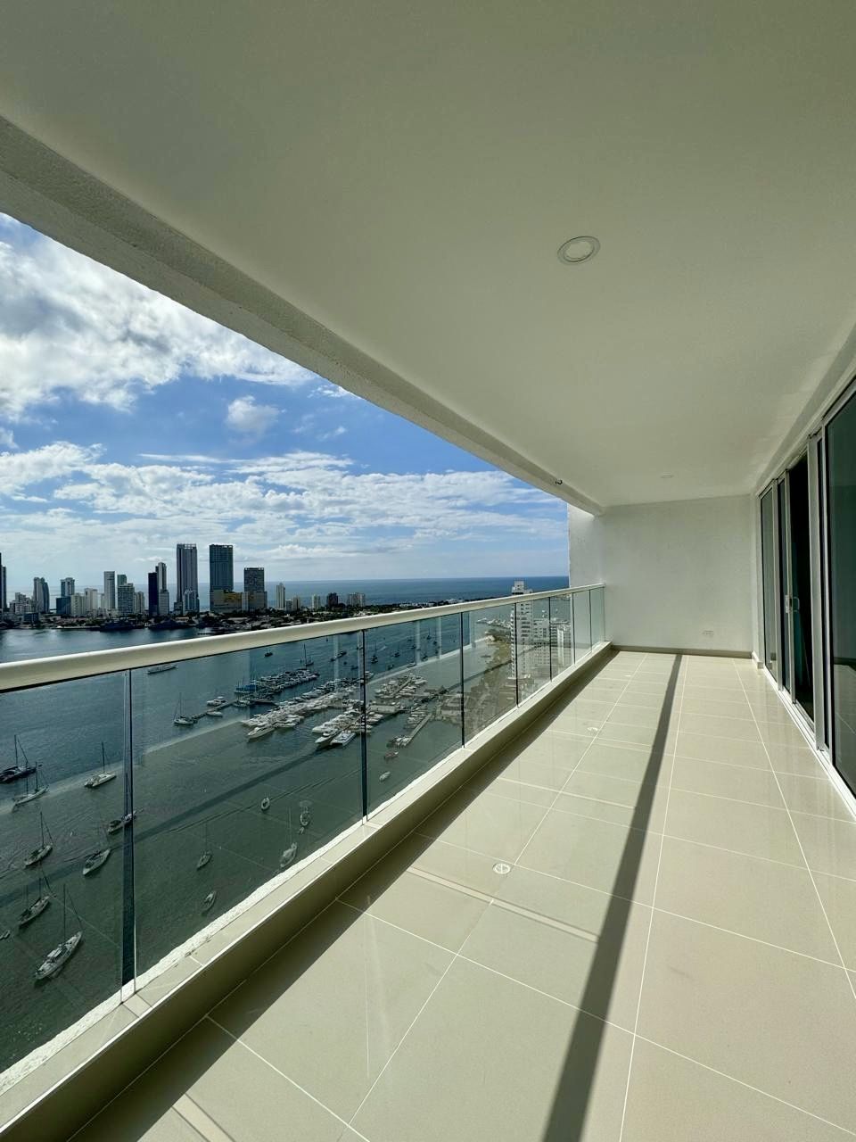 Apartamento en arriendo Bolívar Cartagena Manga 160 m2 Habitaciones 3 Baños 4 Garajes 1 Precio $7000000