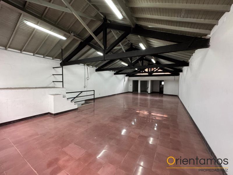 Bodega en arriendo Antioquia Medellín Laureles 140 m2 Habitaciones 0 Baños 3 Garajes 0 Precio $8000000