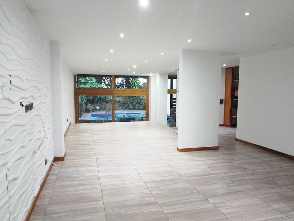 Casa en arriendo o venta Antioquia Medellín El Tesoro 390 m2 Habitaciones 4 Baños 5 Garajes 3 Precio venta $1600000000 Precio arriendo $14000000