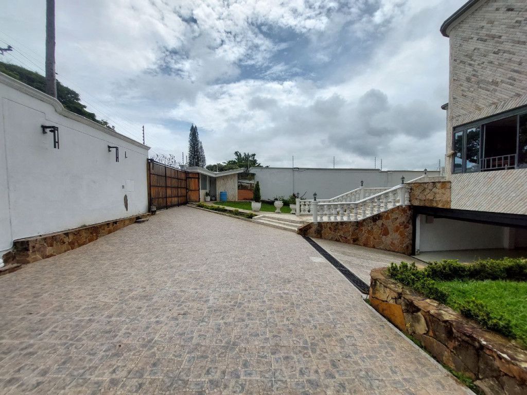 Casa en venta Valle Del Cauca Cali Urbanización Ciudad Jardín 1600 m2 Habitaciones 7 Baños 9 Garajes 8 Precio $2600000000