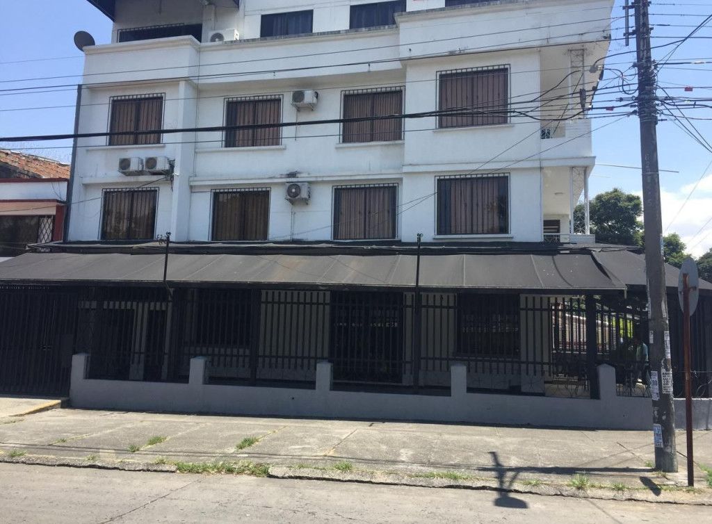 Edificio en venta Valle Del Cauca Cali Champagnat 250 m2 Habitaciones 13 Baños 10 Garajes 3 Precio $2500000000