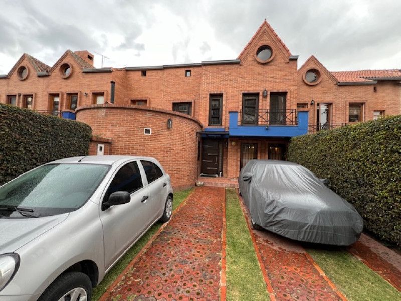 Casa en venta Cundinamarca Chía Cr Los Nogales 247 m2 Habitaciones 3 Baños 5 Garajes 3 Precio $900000000