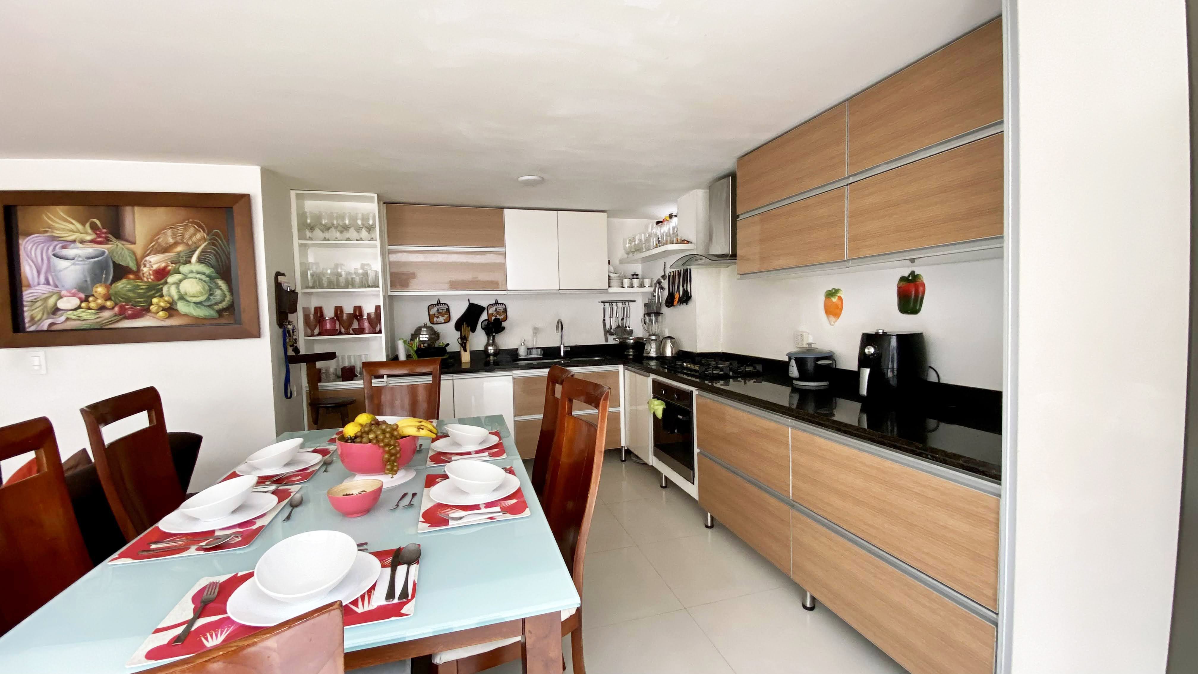 Casa en arriendo o venta Cundinamarca Bogotá Cedritos 240 m2 Habitaciones 3 Baños 4 Garajes 2 Precio venta $1160000000 Precio arriendo $6000000