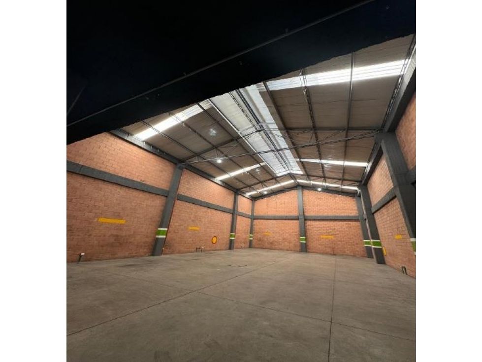Bodega en venta Cundinamarca Bogotá Granjas De Techo 684 m2 Habitaciones 0 Baños 4 Garajes 5 Precio $4000000000