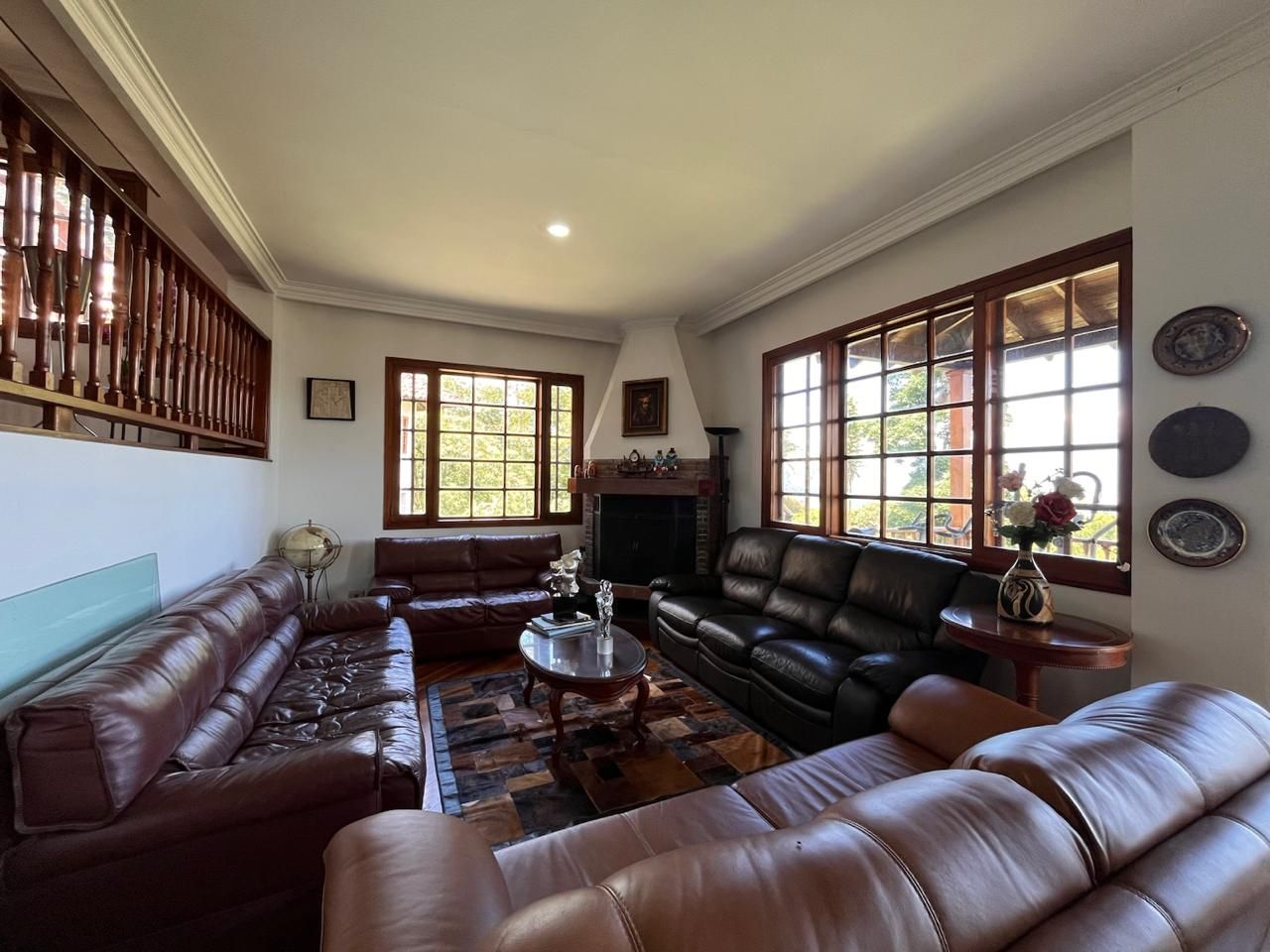 Casa en arriendo o venta Antioquia Envigado La Mesa 2396 m2 Habitaciones 3 Baños 6 Garajes 6 Precio venta $2860000000 Precio arriendo $18800000