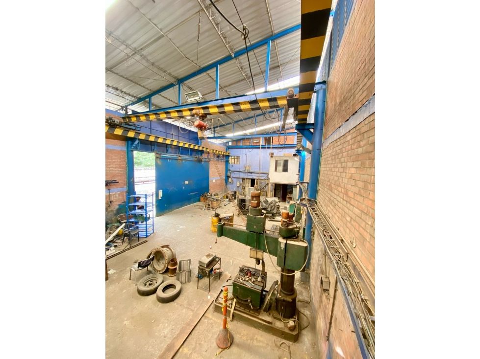 Bodega en venta Valle Del Cauca Cali Urbanización Colseguros 332 m2 Habitaciones 0 Baños 4 Garajes 0 Precio $950000000