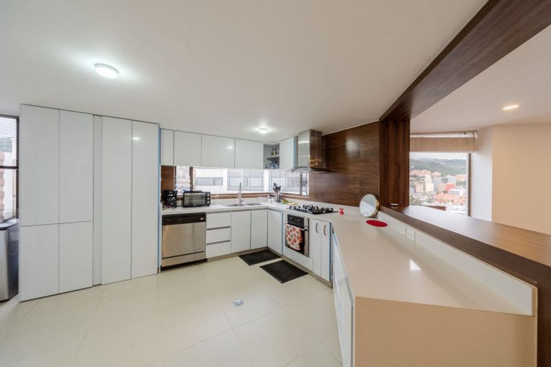 Apartamento en venta Cundinamarca Bogotá Santa Barbara Central 257 m2 Habitaciones 4 Baños 5 Garajes 4 Precio $1500000000