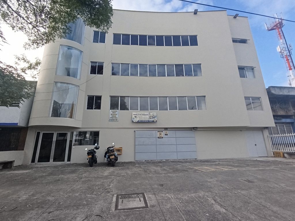 Edificio en arriendo Valle Del Cauca Cali San Vicente 1450 m2 Habitaciones 4 Baños 4 Garajes 17 Precio $40000000