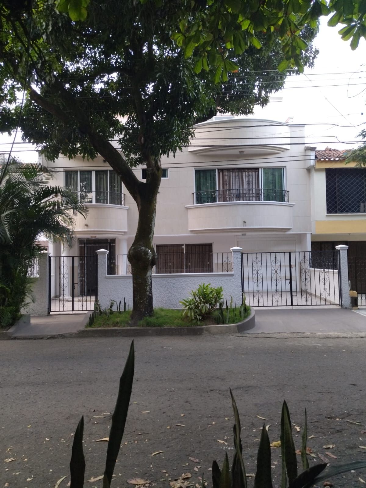 Casa en arriendo Valle Del Cauca Cali Ciudad Capri 100 m2 Habitaciones 5 Baños 4 Garajes 1 Precio $6500000