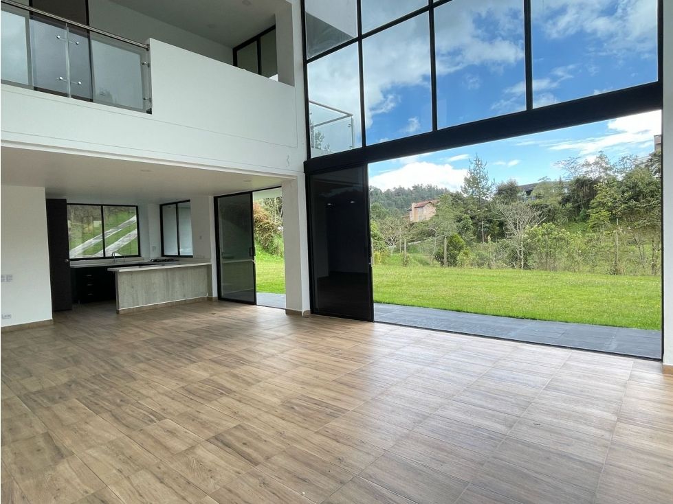 Casa en arriendo o venta Antioquia Medellín Medellín 260 m2 Habitaciones 3 Baños 4 Garajes 3 Precio venta $1850000000 Precio arriendo $11000000