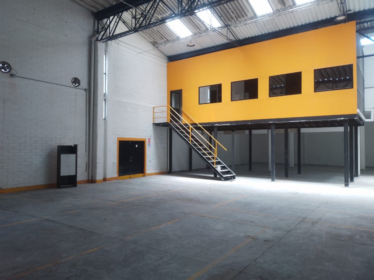 Bodega en arriendo Antioquia Envigado Jardines 700 m2 Habitaciones 0 Baños 6 Garajes 1 Precio $26000000