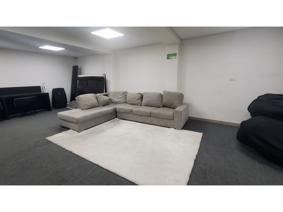 Edificio en arriendo Antioquia Medellín Lorena 850 m2 Habitaciones 0 Baños 2 Garajes 0 Precio $19000000