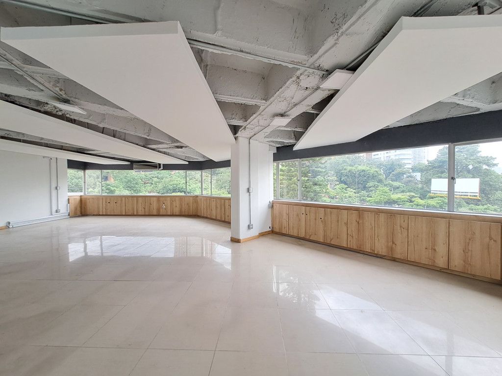 Oficina en arriendo Antioquia Medellín Popular 196 m2 Habitaciones 0 Baños 3 Garajes 2 Precio $15000000