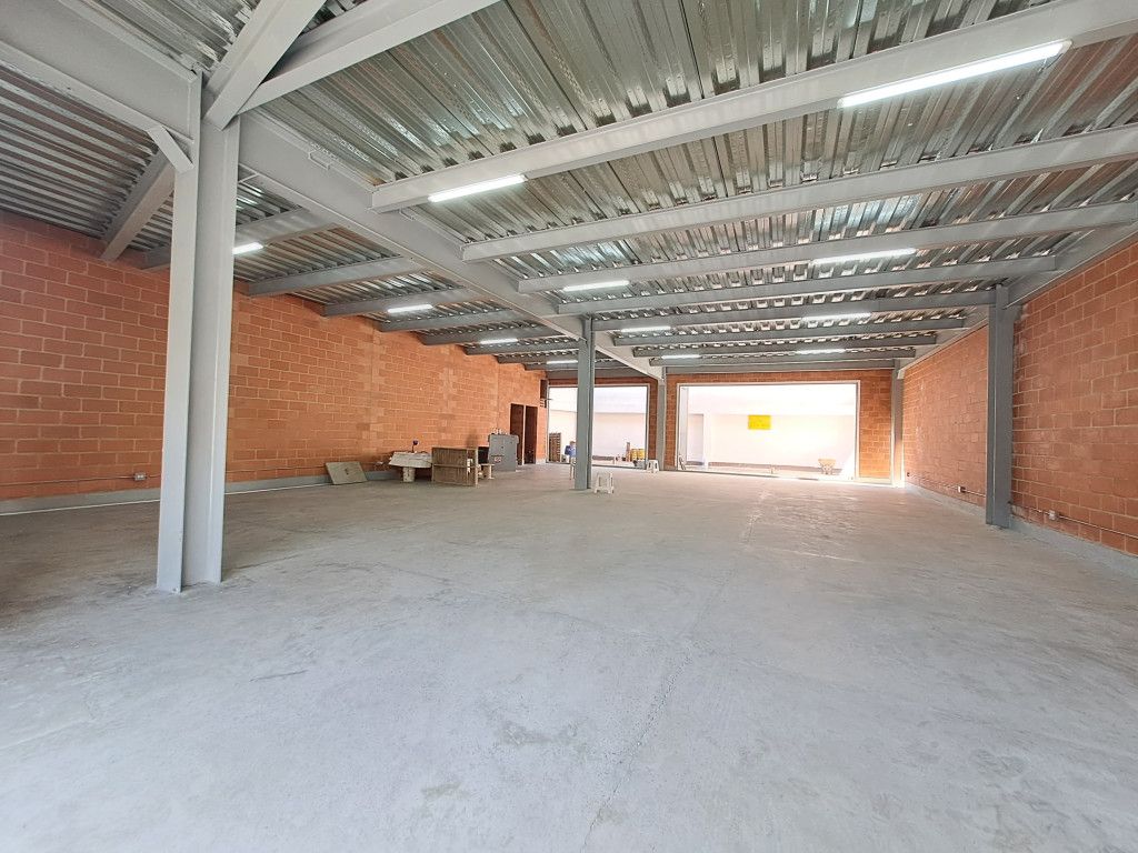 Oficina en arriendo Antioquia Medellín La America 320 m2 Habitaciones 0 Baños 2 Garajes 0 Precio $20000000