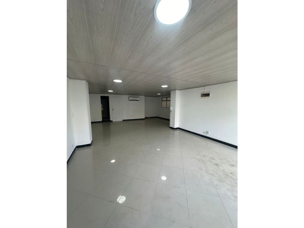 Oficina en arriendo Antioquia Medellín Granada 50 m2 Habitaciones 0 Baños 1 Garajes 0 Precio $4000000