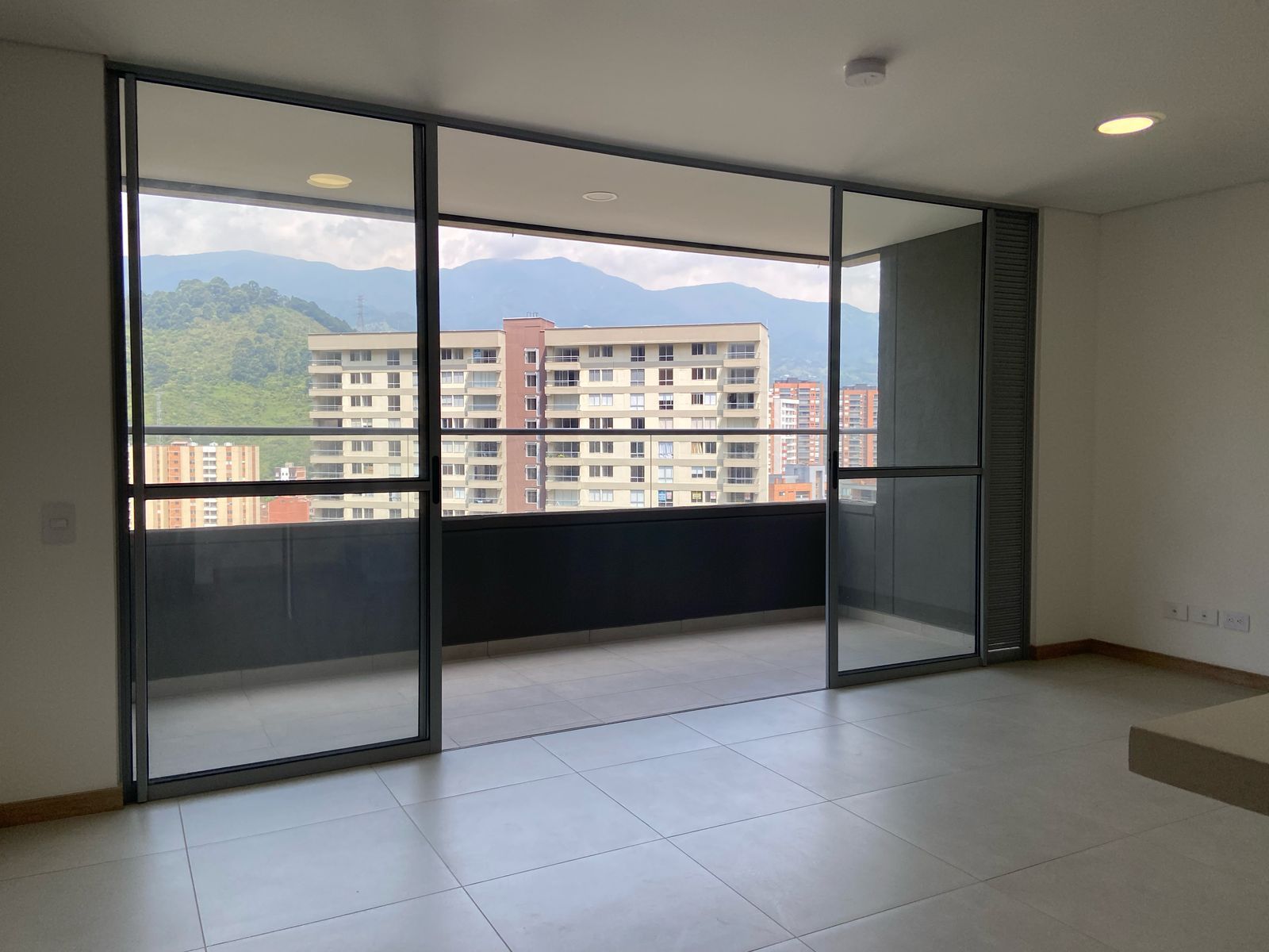 Apartamento en arriendo o venta Antioquia Sabaneta Vegas De San José 72 m2 Habitaciones 2 Baños 2 Garajes 1 Precio venta $585000000 Precio arriendo $2750000