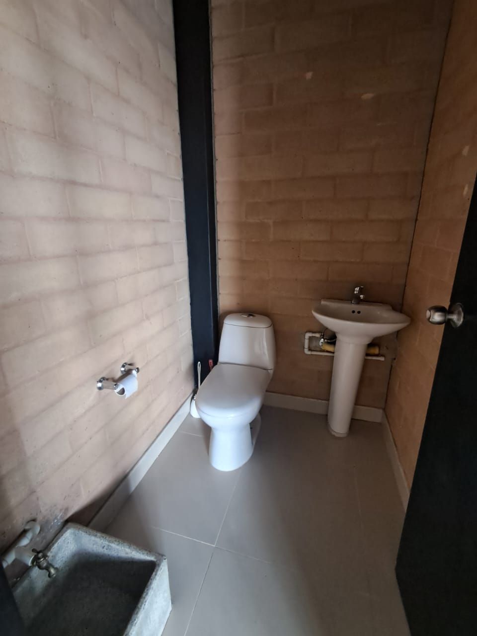 Local en arriendo Antioquia Itagüí La Esmeralda 58 m2 Habitaciones 0 Baños 1 Garajes 0 Precio $3500000
