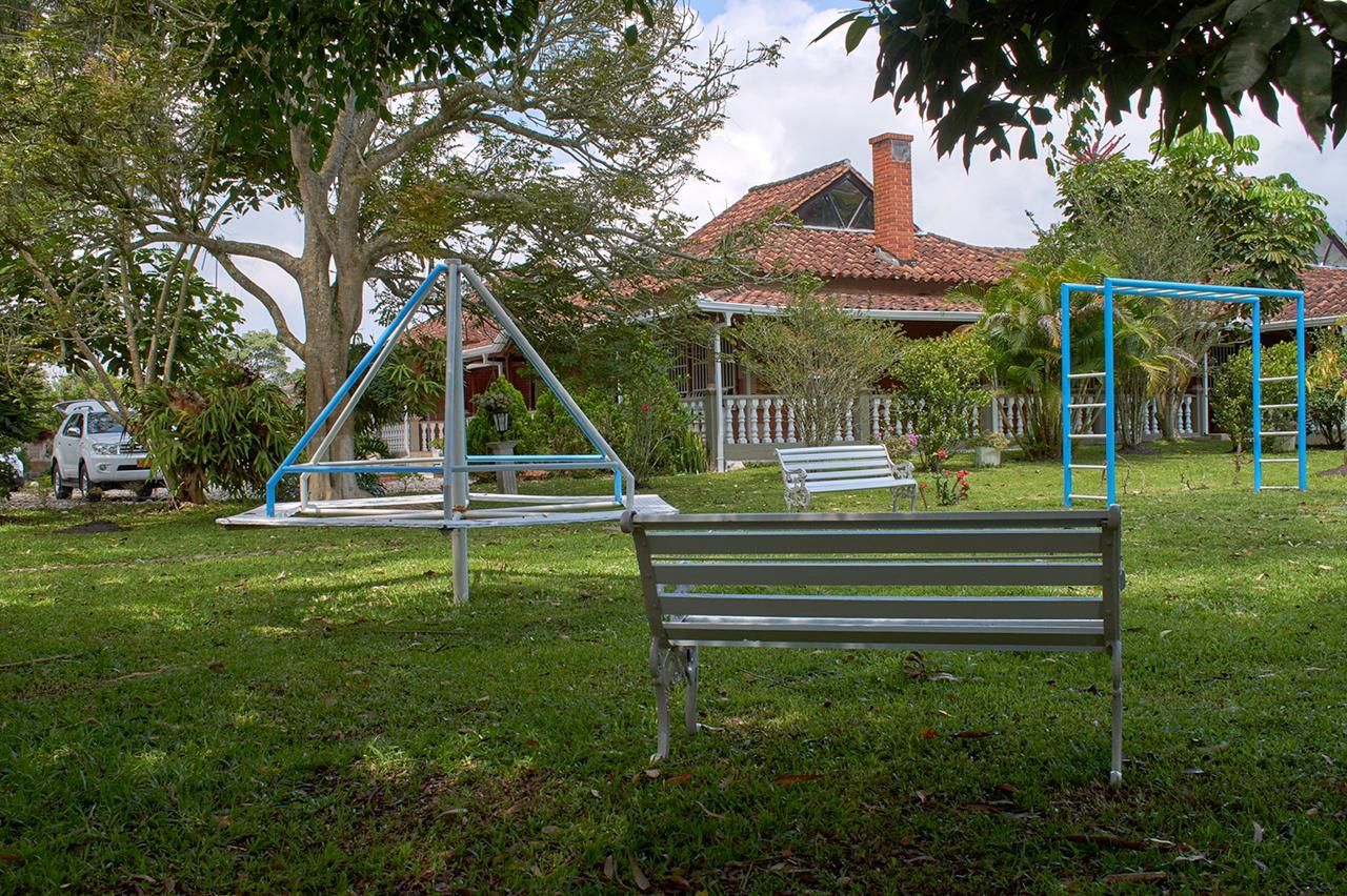 Local en arriendo o venta Santander Los Santos Los Santos 1800 m2 Habitaciones 0 Baños 10 Garajes 10 Precio venta $2800000000 Precio arriendo $4000000