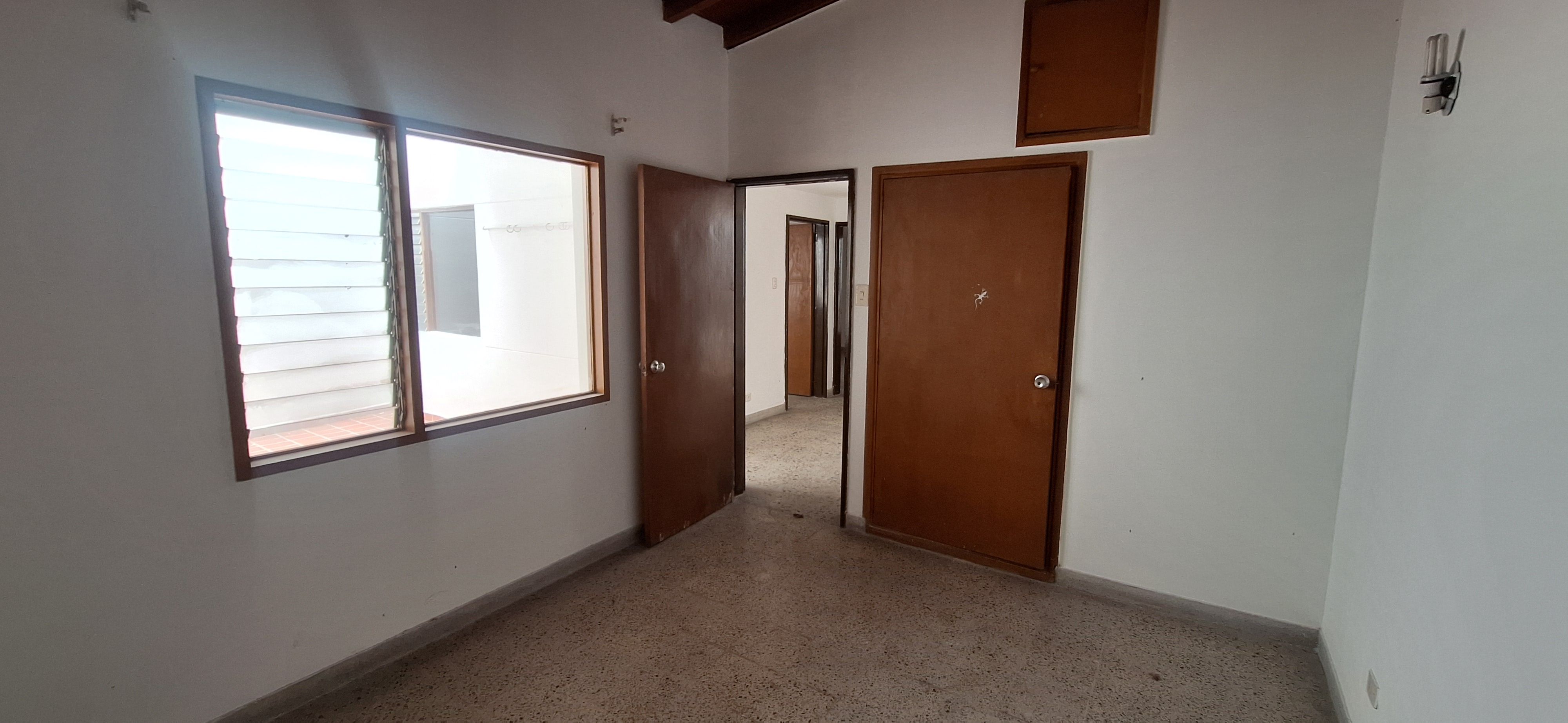 Casa en arriendo Antioquia Medellín Calasanz 300 m2 Habitaciones 5 Baños 3 Garajes 1 Precio $6500000