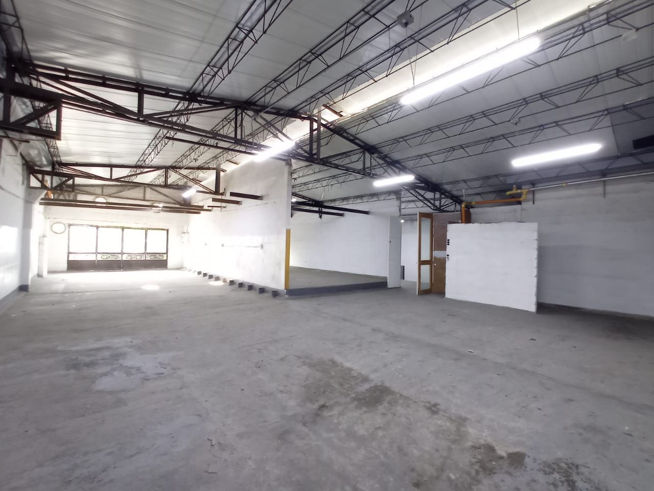 Bodega en arriendo Antioquia Medellín Caribe 250 m2 Habitaciones 0 Baños 2 Garajes 1 Precio $6450000