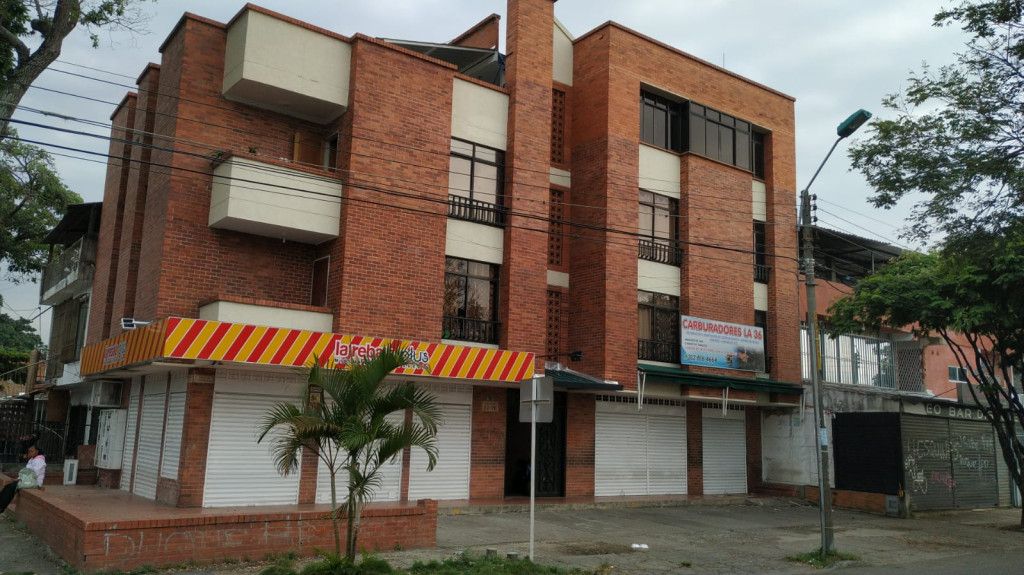 Edificio en venta Valle Del Cauca Cali Villa Del Sur 784 m2 Habitaciones 18 Baños 17 Garajes 5 Precio $1990000000