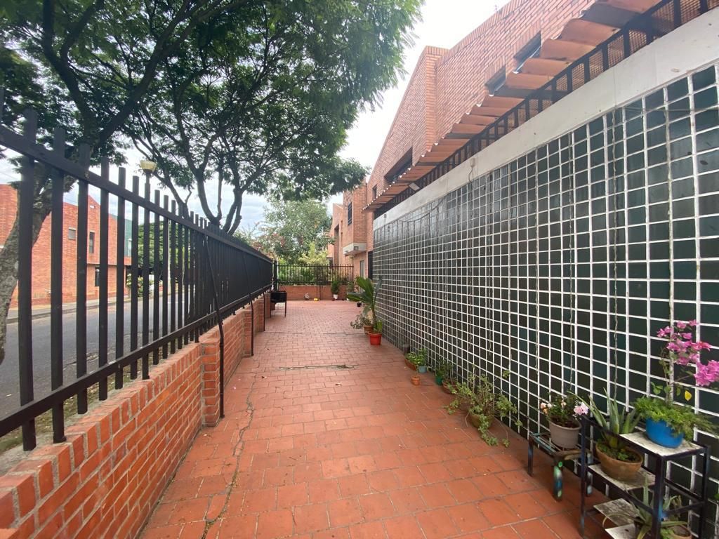 Casa en venta Valle Del Cauca Cali Lili 254 m2 Habitaciones 6 Baños 5 Garajes 7 Precio $690000000