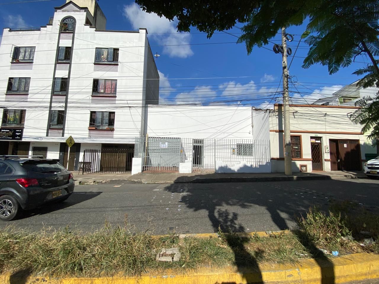 Casa en arriendo o venta Santander Bucaramanga Mutualidad 380 m2 Habitaciones 1 Baños 2 Garajes 0 Precio venta $1000000000 Precio arriendo $4800000