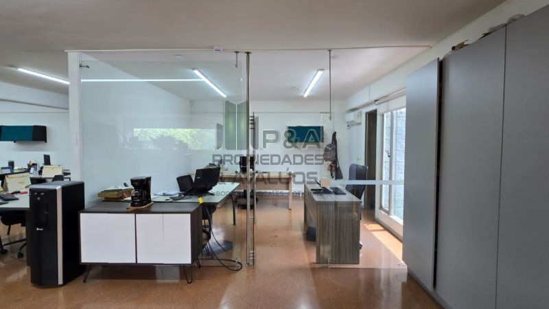 Local en arriendo Antioquia Medellín Prado 400 m2 Habitaciones 0 Baños 3 Garajes 0 Precio $18000000