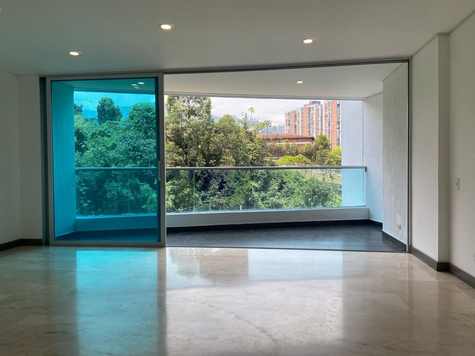 Apartamento en arriendo Antioquia Sabaneta Holanda 102 m2 Habitaciones 3 Baños 2 Garajes 2 Precio $4150000