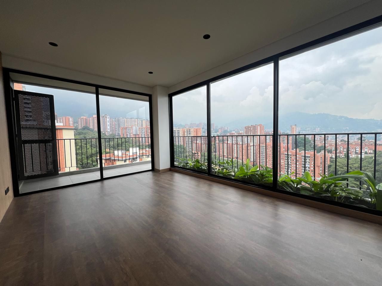 Apartamento en arriendo Antioquia Envigado Alto De Misael 101 m2 Habitaciones 2 Baños 3 Garajes 2 Precio $6000000
