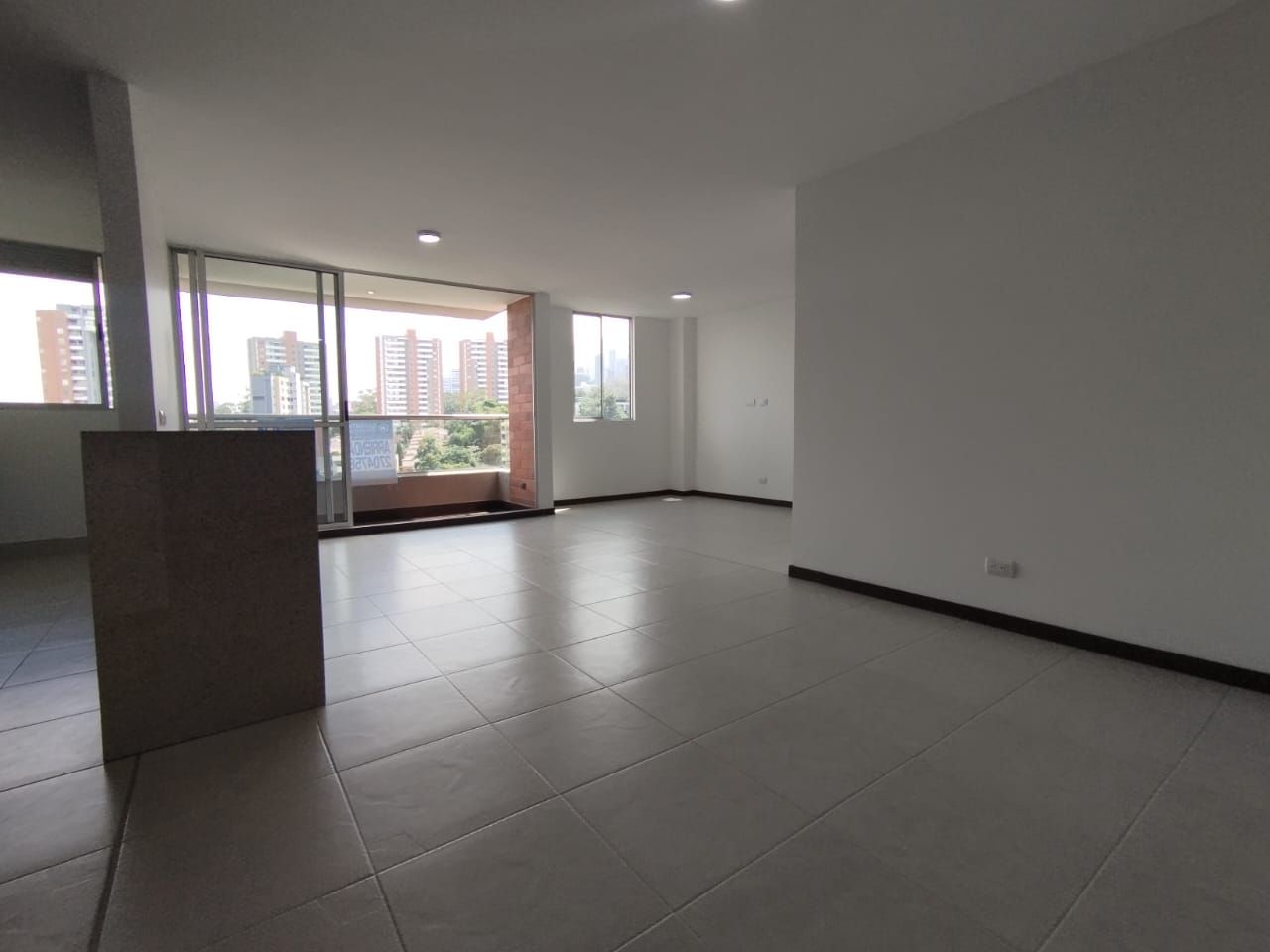 Apartamento en arriendo Antioquia Envigado El Esmeraldal 80 m2 Habitaciones 2 Baños 2 Garajes 2 Precio $3800000