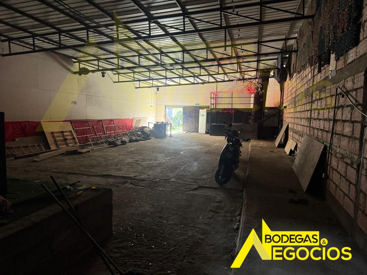 Bodega en venta Antioquia Medellín La Salle 360 m2 Habitaciones 0 Baños 3 Garajes 1 Precio $900000000