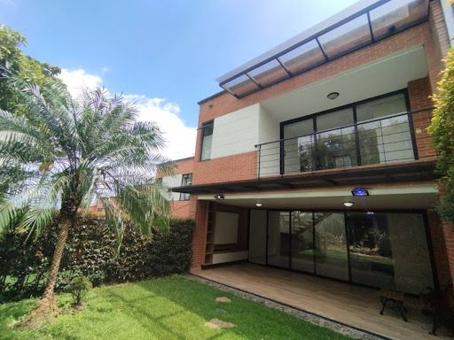 Casa en arriendo Antioquia Envigado Asd 252 m2 Habitaciones 3 Baños 4 Garajes 2 Precio $14000000