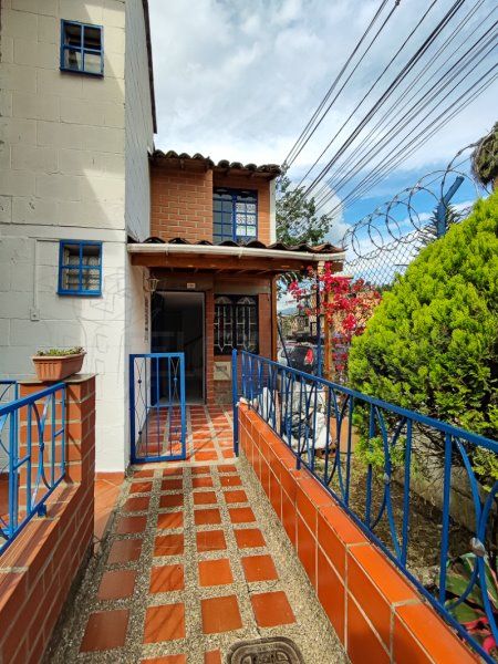 Casa en arriendo Antioquia Medellín El Rincon 65 m2 Habitaciones 2 Baños 2 Garajes 0 Precio $1550000