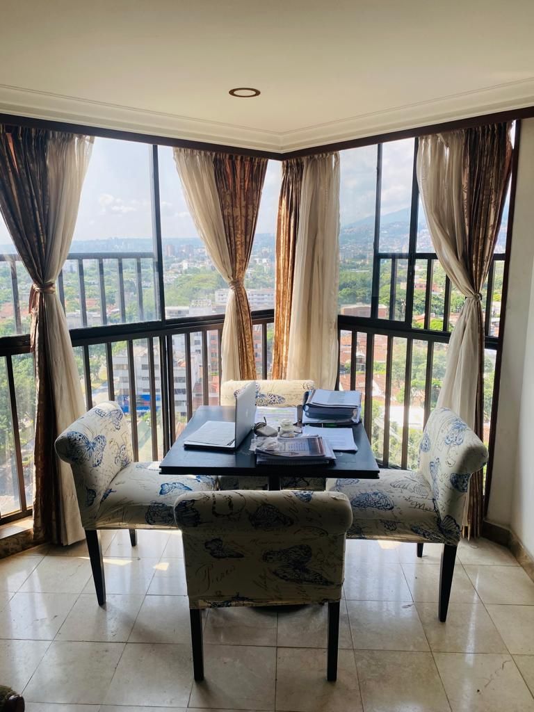 Apartamento en venta Valle Del Cauca Cali Junín 214 m2 Habitaciones 3 Baños 4 Garajes 3 Precio $850000000