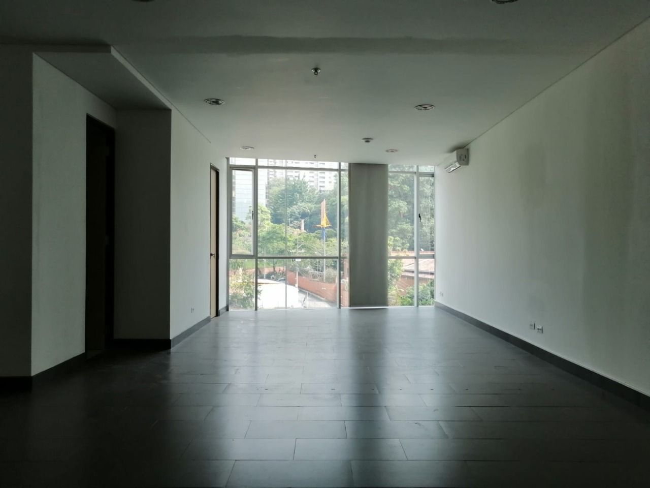 Oficina en venta Antioquia Medellín Manila 50 m2 Habitaciones 0 Baños 1 Garajes 1 Precio $575000000