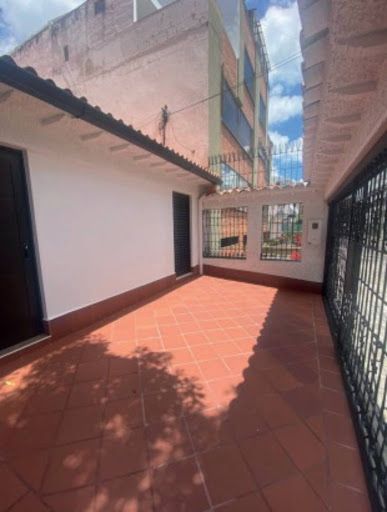 Casa en arriendo Cundinamarca Bogotá Santa Barbara Central 547 m2 Habitaciones 8 Baños 6 Garajes 0 Precio $18000000